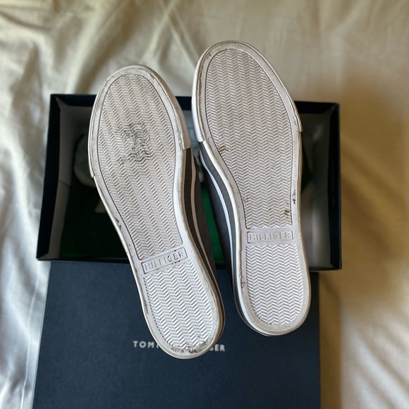 Tommy Hilfiger Womens Frank Mules Suede Light Gray | Size 10 - Picture 2 of 3